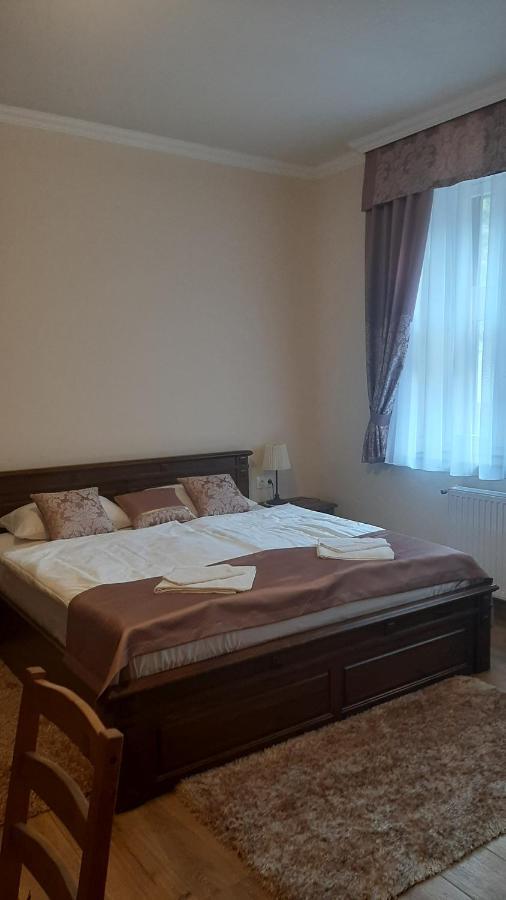 Toscana Apartman Gyula Extérieur photo