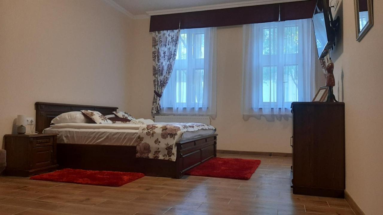 Toscana Apartman Gyula Extérieur photo