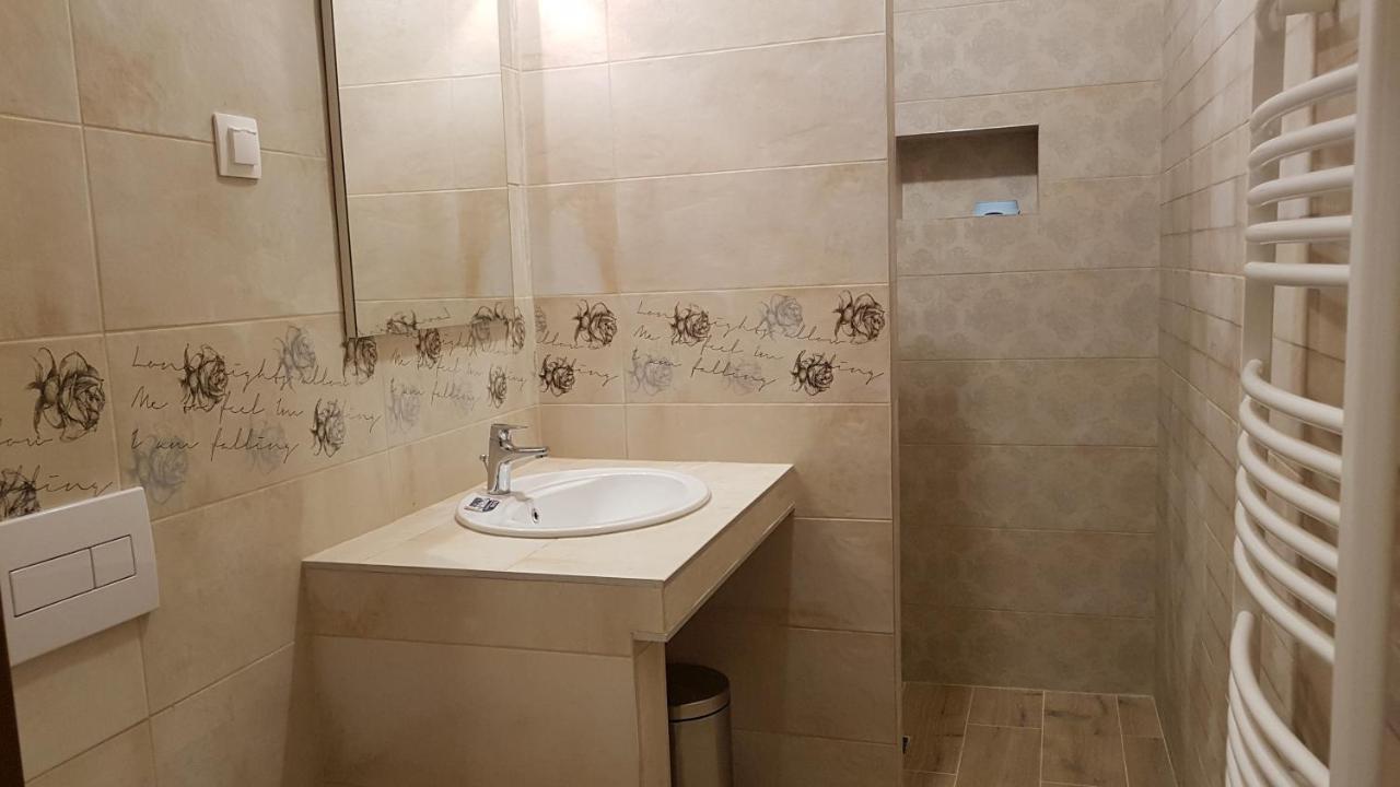 Toscana Apartman Gyula Extérieur photo