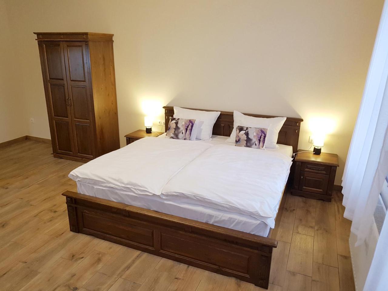 Toscana Apartman Gyula Extérieur photo